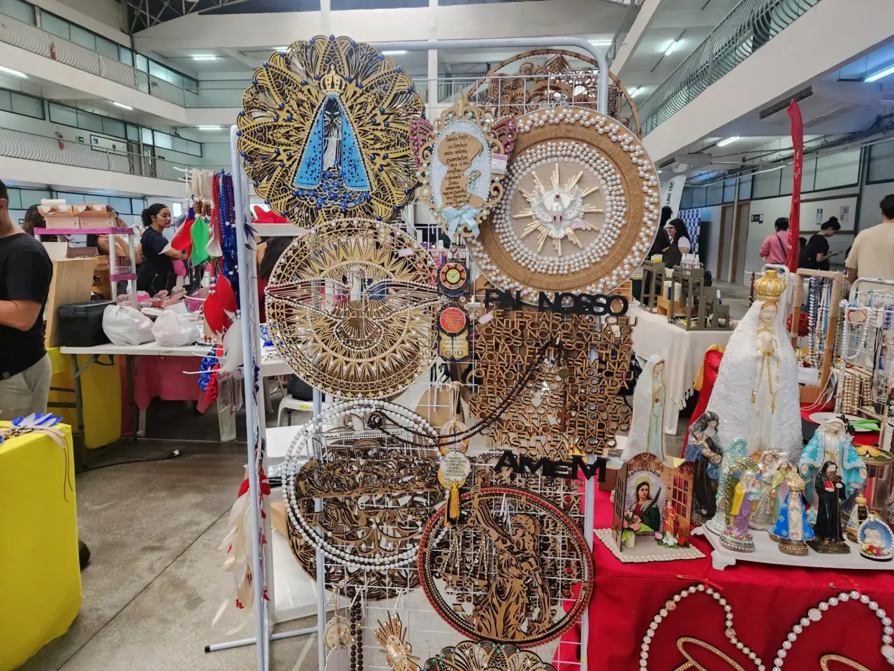 Artesanato religioso em MDF e pérolas