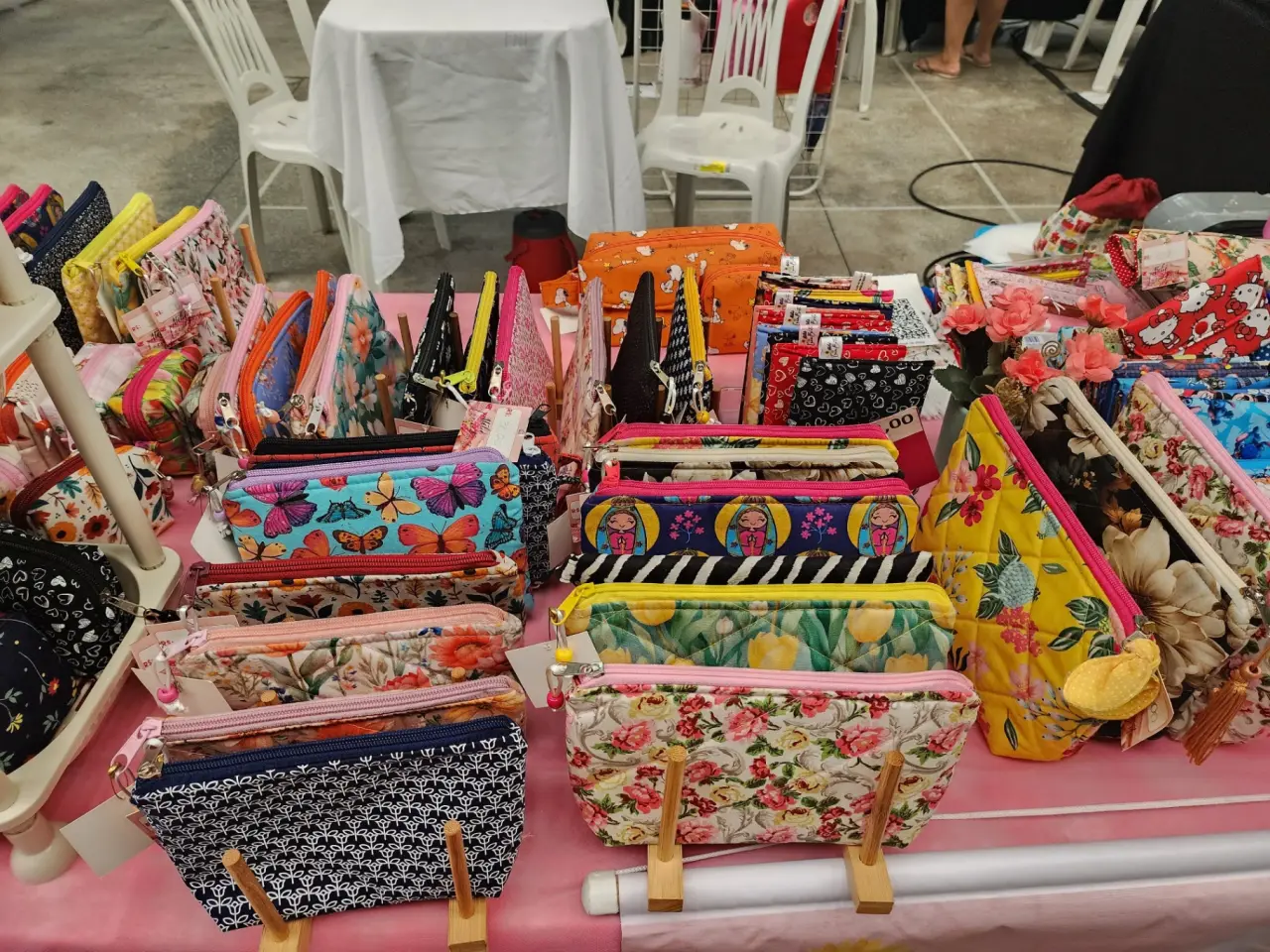 Necessaires e estojos coloridos do Ateliê Lucia Brito