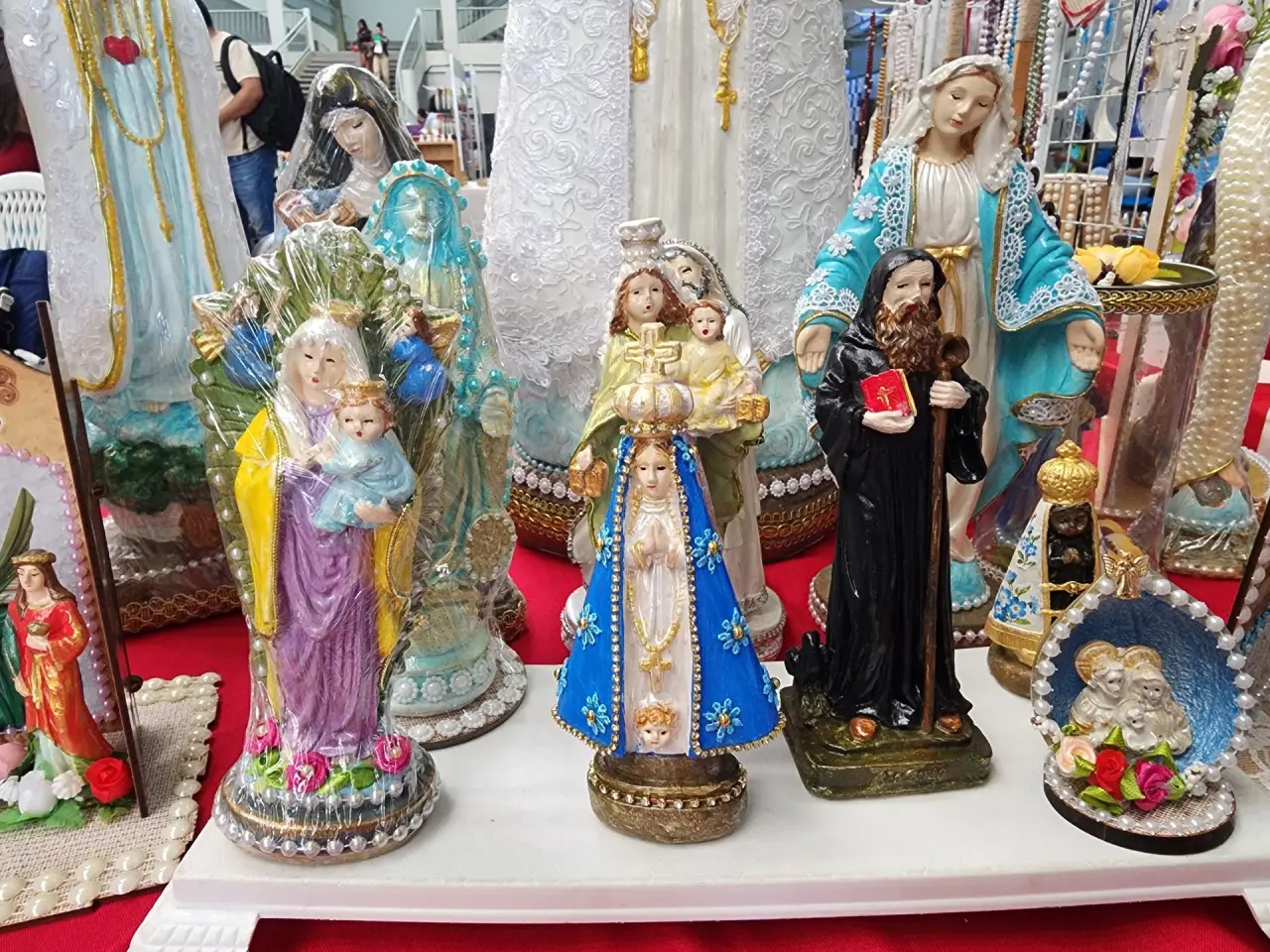 Coleção de imagens de santos católicos