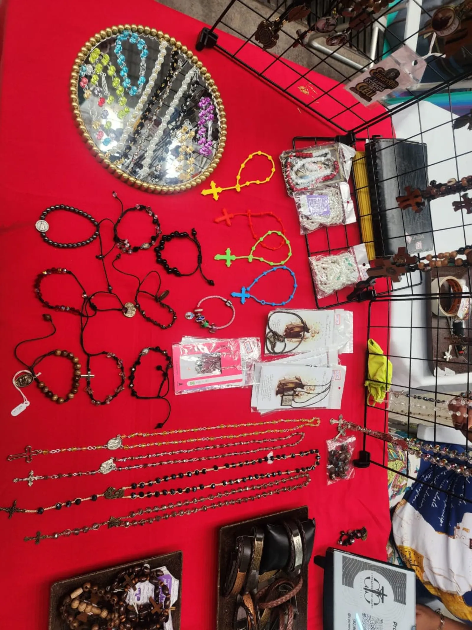 Terços, pulseiras e artigos religiosos artesanais